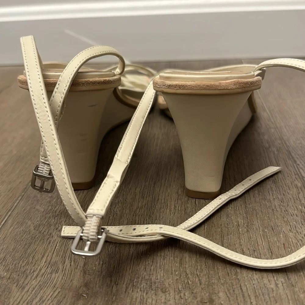NEW! Dolce Vita Gemini Ankle Strap Wedge Sandal in Ivory - Size 10 🚙